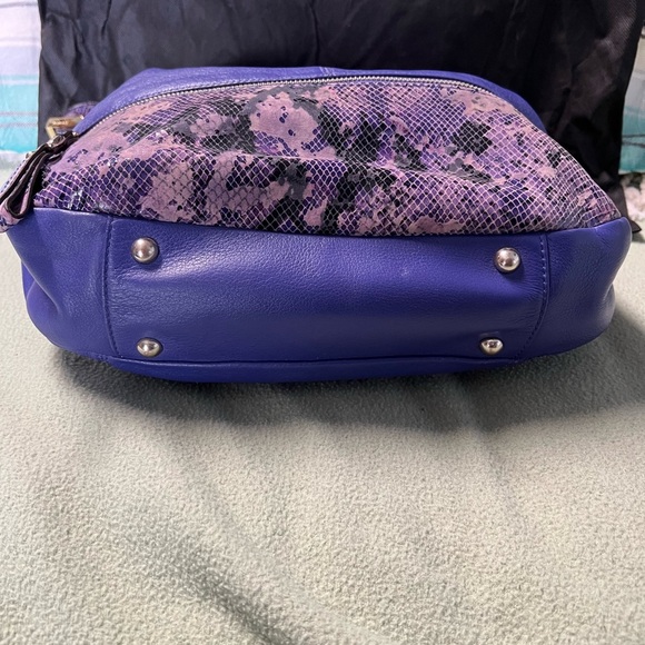 LIKE NEW ~ B. Makowsky Purple and Pink Leather Shoulder Bag - Picture 3 of 4